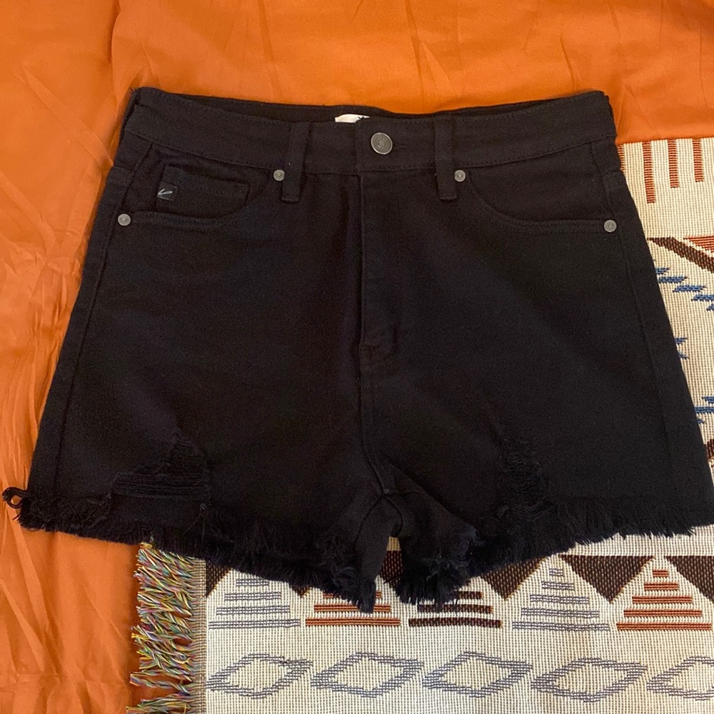 NWOT KanCan distressed shorts